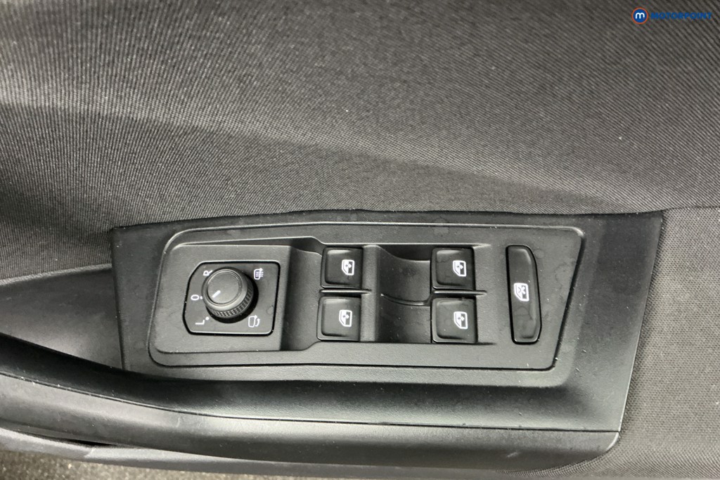 Volkswagen T-Roc Life Manual Petrol SUV - Stock Number (1610259) - 26th supplementary image