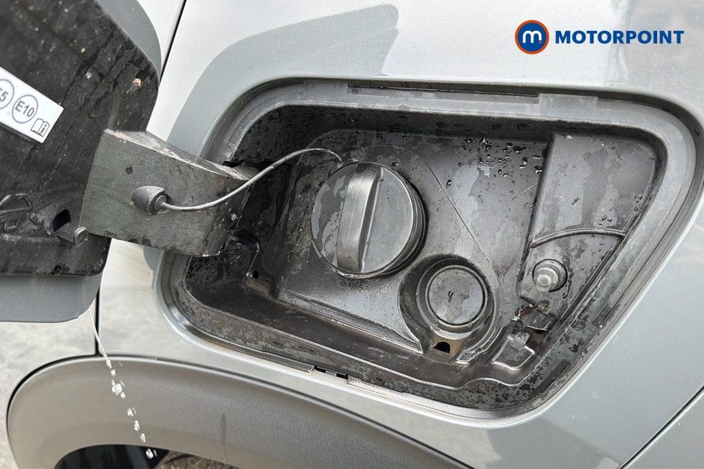 Peugeot 2008 Allure Manual Petrol SUV - Stock Number (1613123) - 41st supplementary image