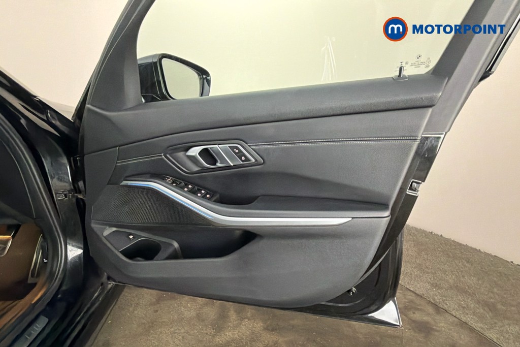 BMW 3 Series M Sport Automatic Petrol Plug-In Hybrid Saloon - Stock Number (1617629) - 19th supplementary image