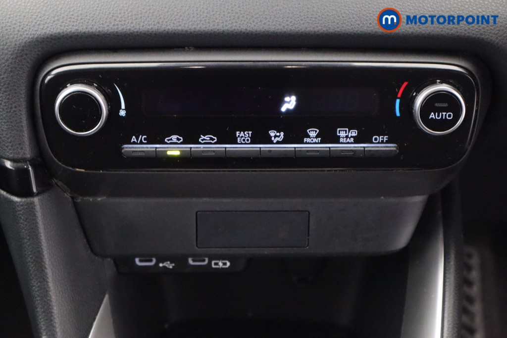 Toyota Yaris Icon Automatic Petrol-Electric Hybrid Hatchback - Stock Number (1622844) - 3rd supplementary image