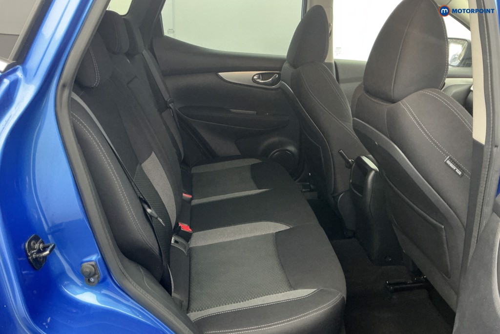 Nissan Qashqai N-Connecta Manual Petrol SUV - Stock Number (1623865) - 4th supplementary image