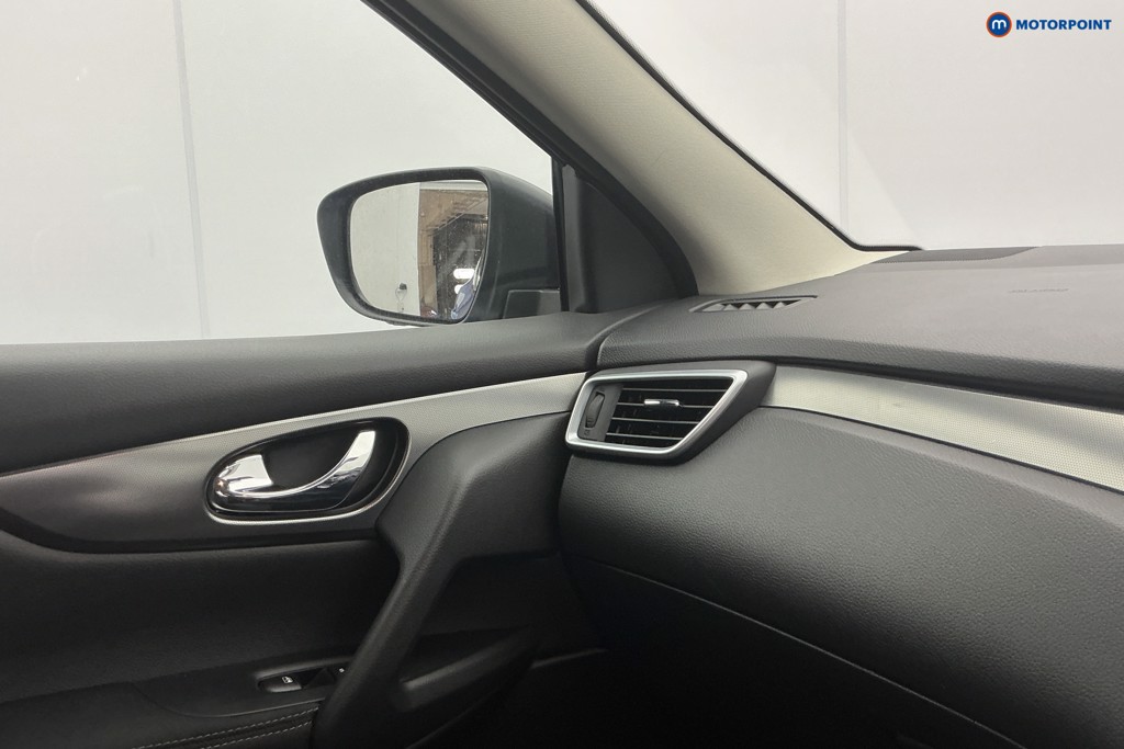 Nissan Qashqai N-Connecta Manual Petrol SUV - Stock Number (1623865) - 24th supplementary image