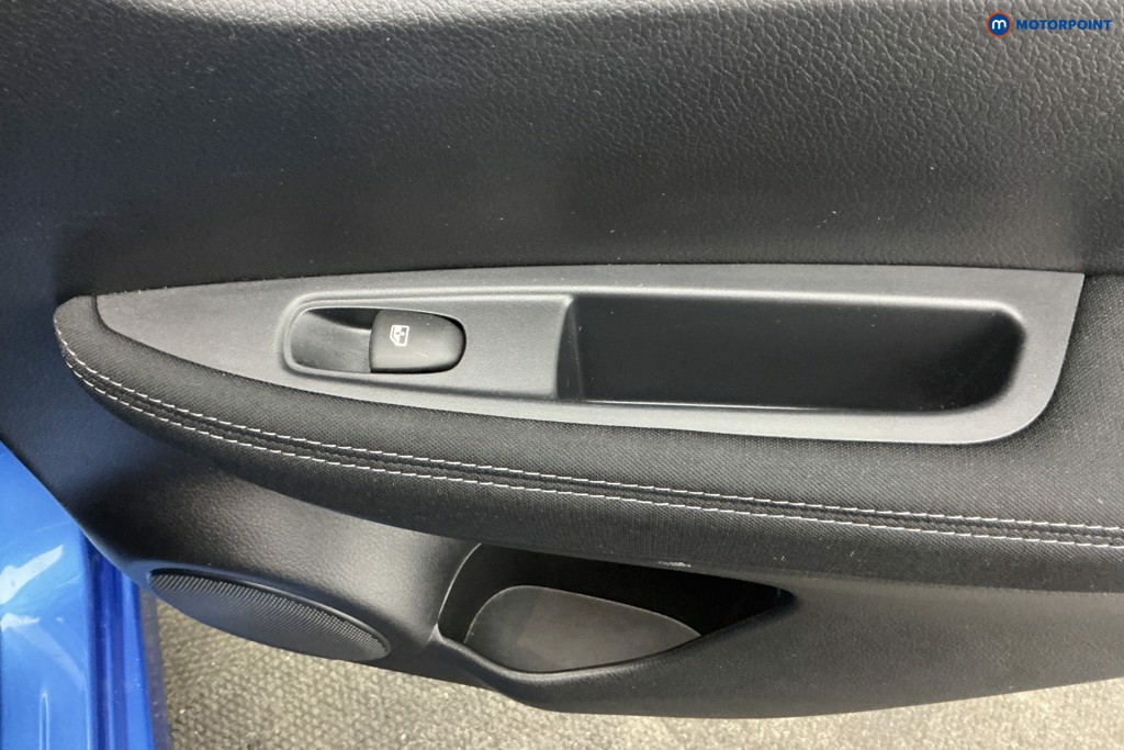 Nissan Qashqai N-Connecta Manual Petrol SUV - Stock Number (1623865) - 32nd supplementary image