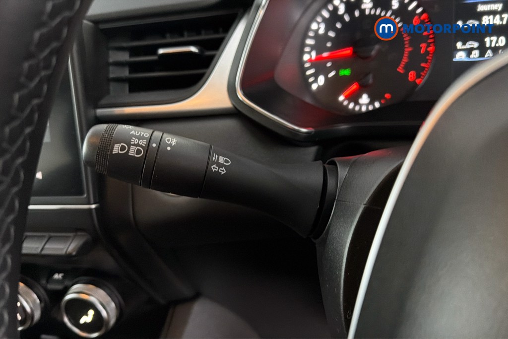 Renault Captur Iconic Edition Manual Petrol SUV - Stock Number (1626045) - 6th supplementary image