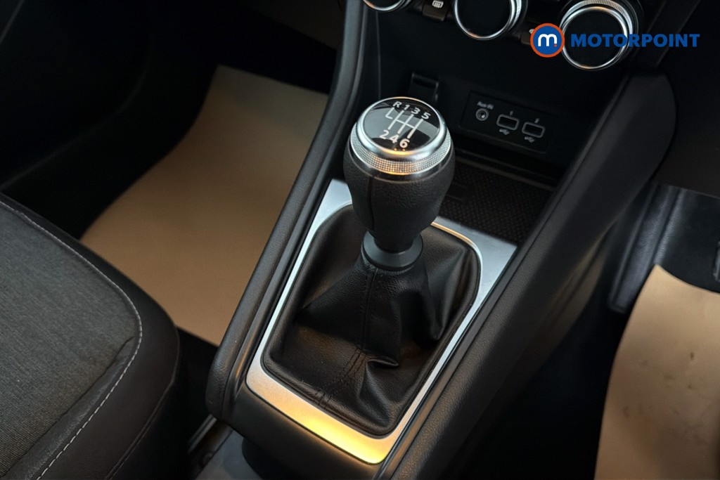 Renault Captur Iconic Edition Manual Petrol SUV - Stock Number (1626045) - 15th supplementary image