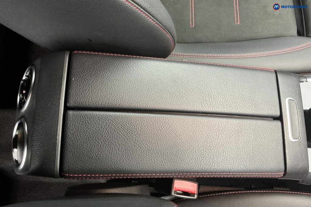 Mercedes-Benz GLB Amg Line Automatic Petrol SUV - Stock Number (1627563) - 17th supplementary image