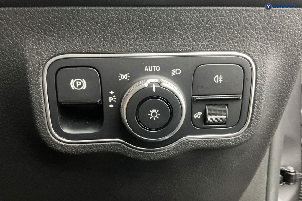 Mercedes-Benz GLB Amg Line Automatic Petrol SUV - Stock Number (1627563) - 27th supplementary image