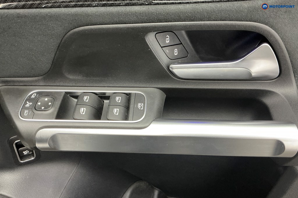 Mercedes-Benz GLB Amg Line Automatic Petrol SUV - Stock Number (1627563) - 29th supplementary image