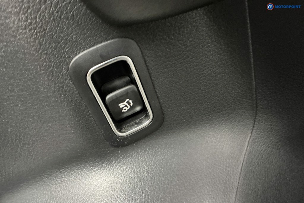 Mercedes-Benz GLB Amg Line Automatic Petrol SUV - Stock Number (1627563) - 31st supplementary image