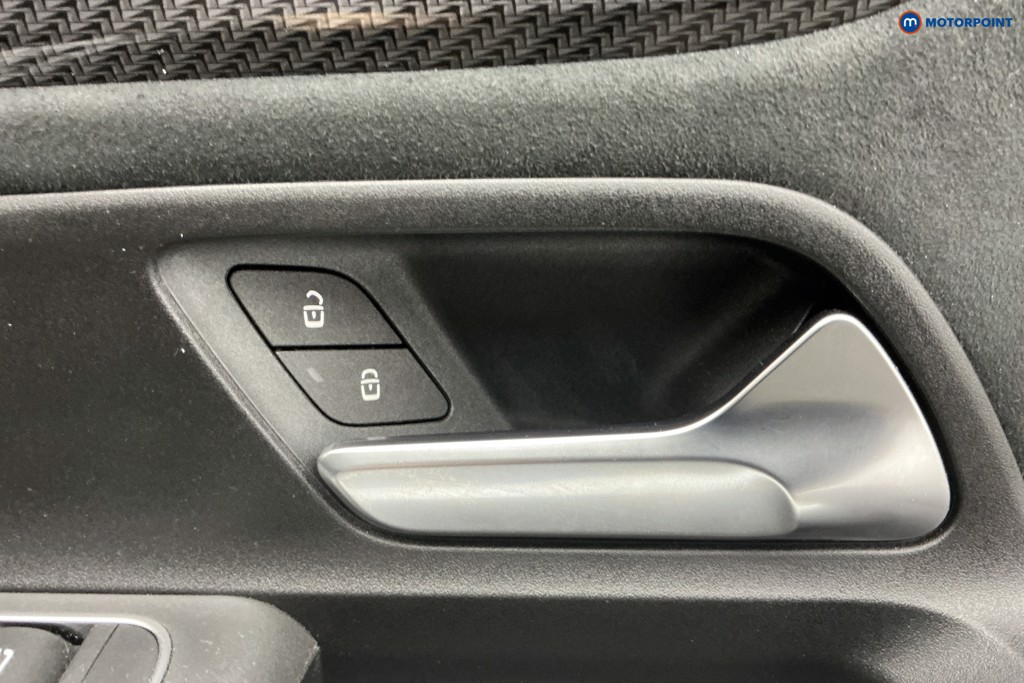 Mercedes-Benz GLB Amg Line Automatic Petrol SUV - Stock Number (1627563) - 33rd supplementary image