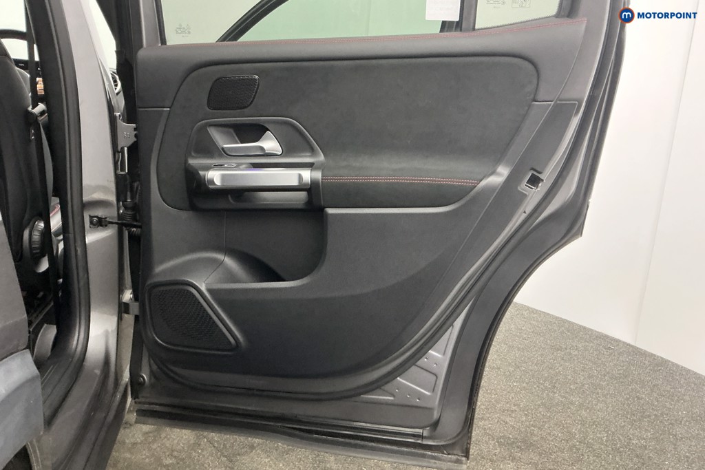 Mercedes-Benz GLB Amg Line Automatic Petrol SUV - Stock Number (1627563) - 34th supplementary image