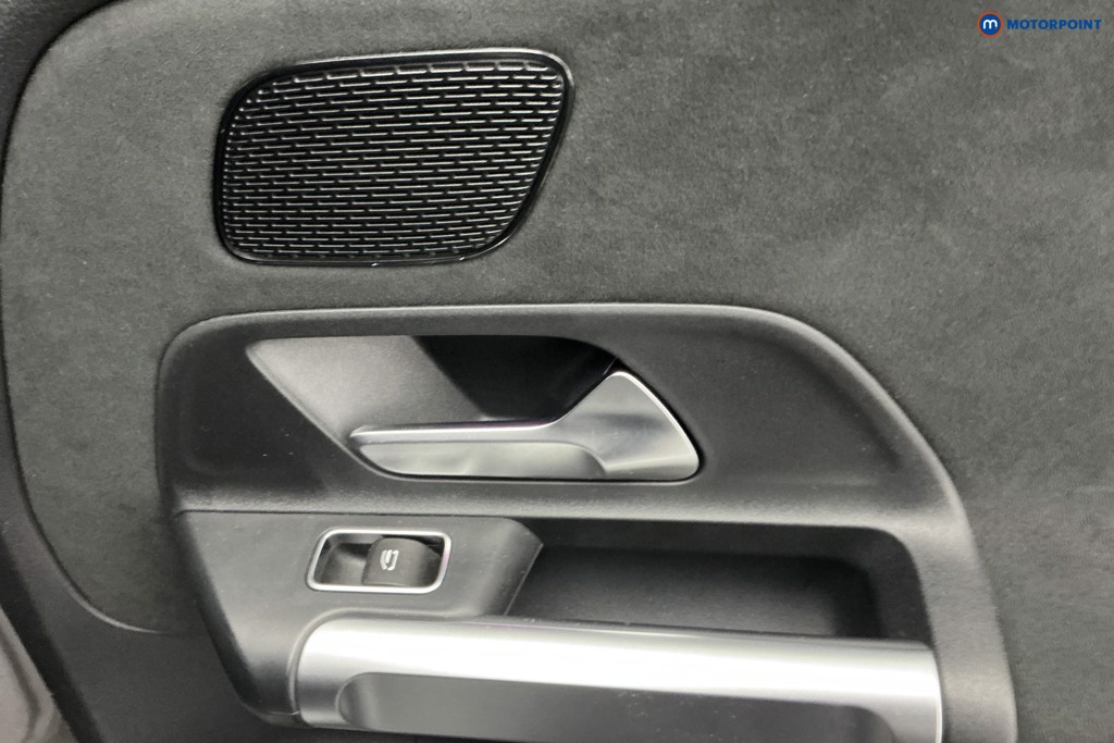 Mercedes-Benz GLB Amg Line Automatic Petrol SUV - Stock Number (1627563) - 35th supplementary image