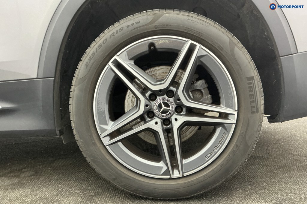 Mercedes-Benz GLB Amg Line Automatic Petrol SUV - Stock Number (1627563) - 40th supplementary image