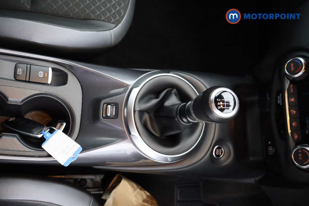 Nissan Juke N-Connecta Manual Petrol SUV - Stock Number (1628251) - 13th supplementary image