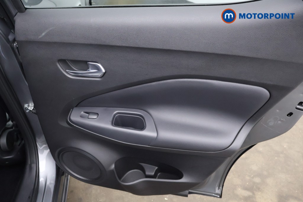 Nissan Juke N-Connecta Manual Petrol SUV - Stock Number (1628251) - 17th supplementary image