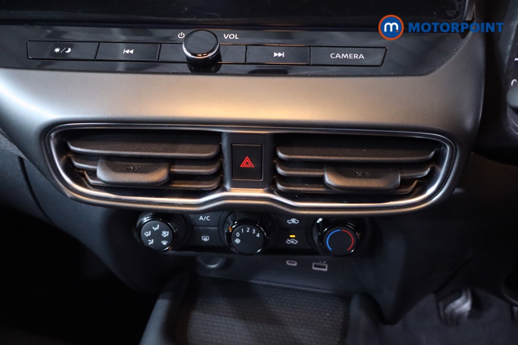 Nissan Juke Acenta Premium Manual Petrol SUV - Stock Number (1628285) - 17th supplementary image
