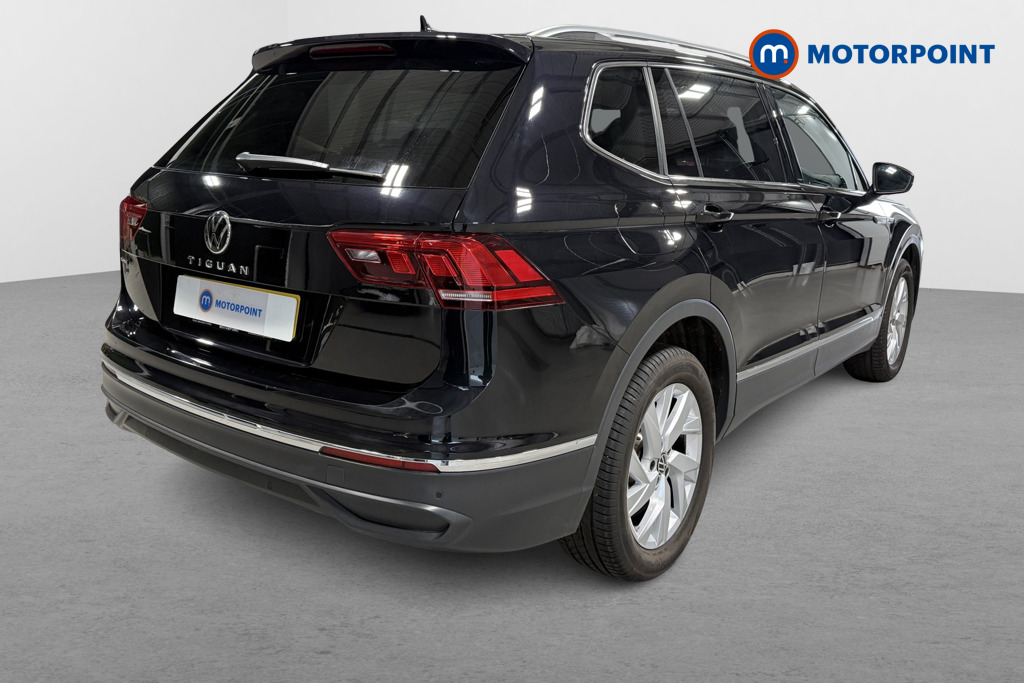 Volkswagen Tiguan Allspace Life Automatic Petrol SUV - Stock Number (1628443) - Drivers side rear corner