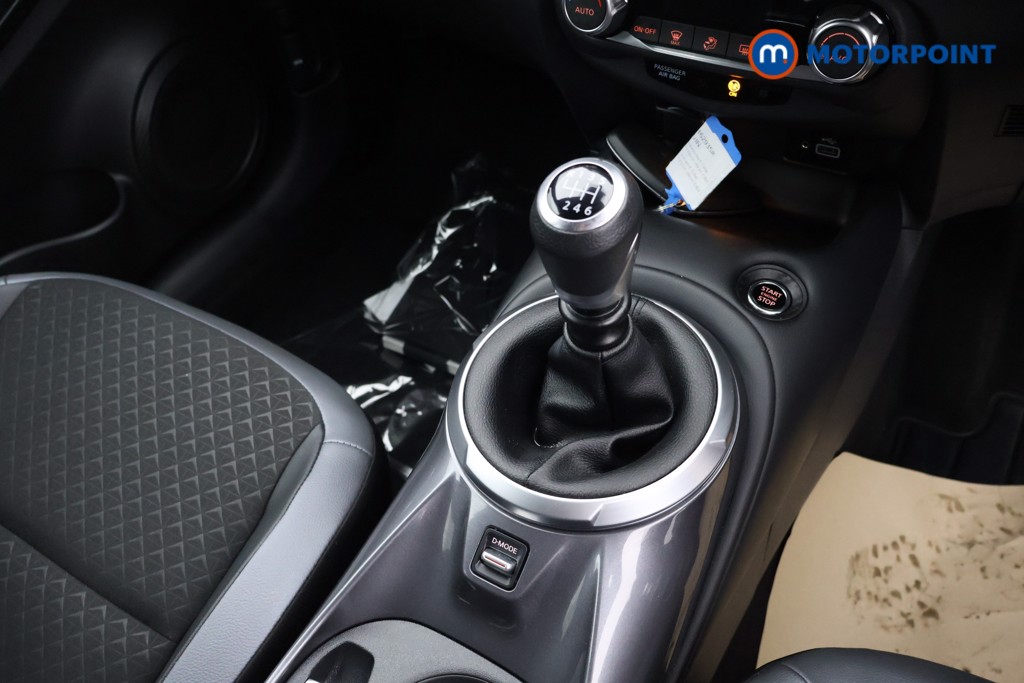 Nissan Juke N-Connecta Manual Petrol SUV - Stock Number (1629358) - 13th supplementary image