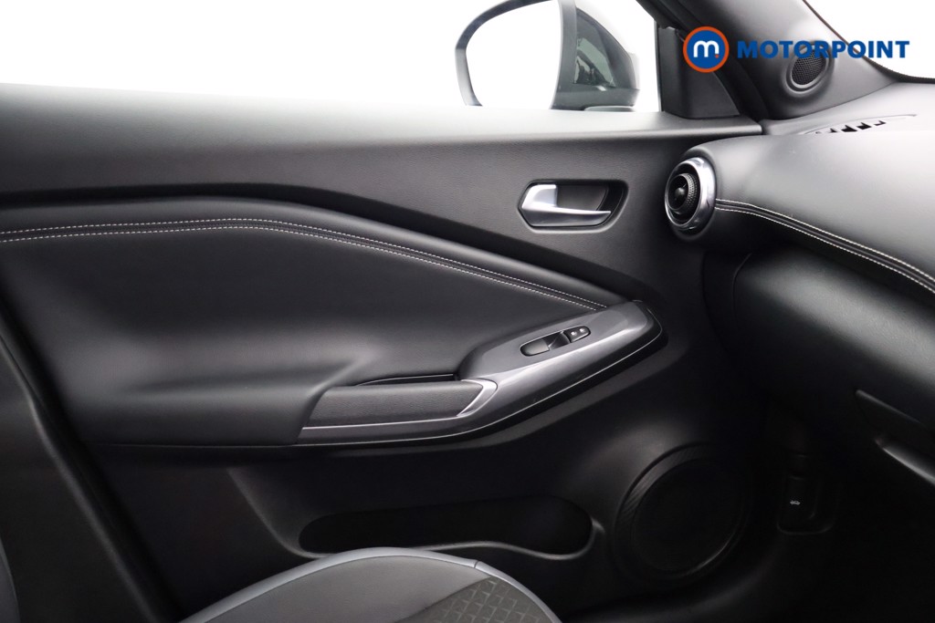Nissan Juke N-Connecta Manual Petrol SUV - Stock Number (1629358) - 15th supplementary image
