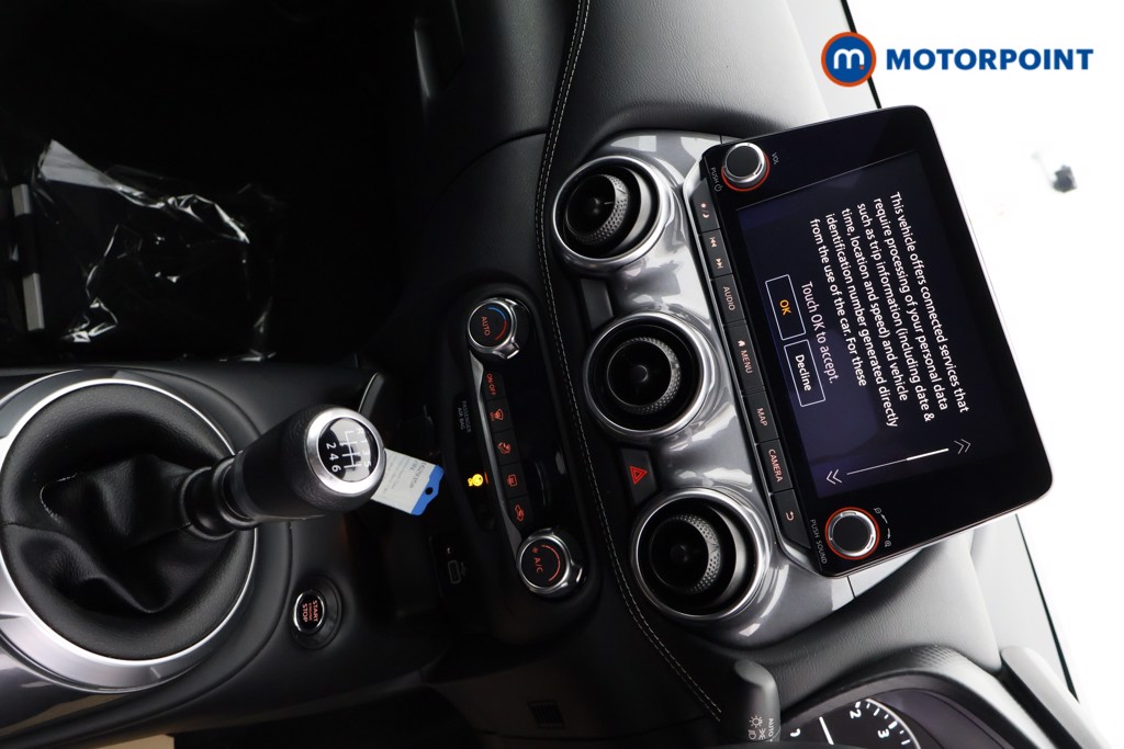 Nissan Juke N-Connecta Manual Petrol SUV - Stock Number (1629358) - 17th supplementary image