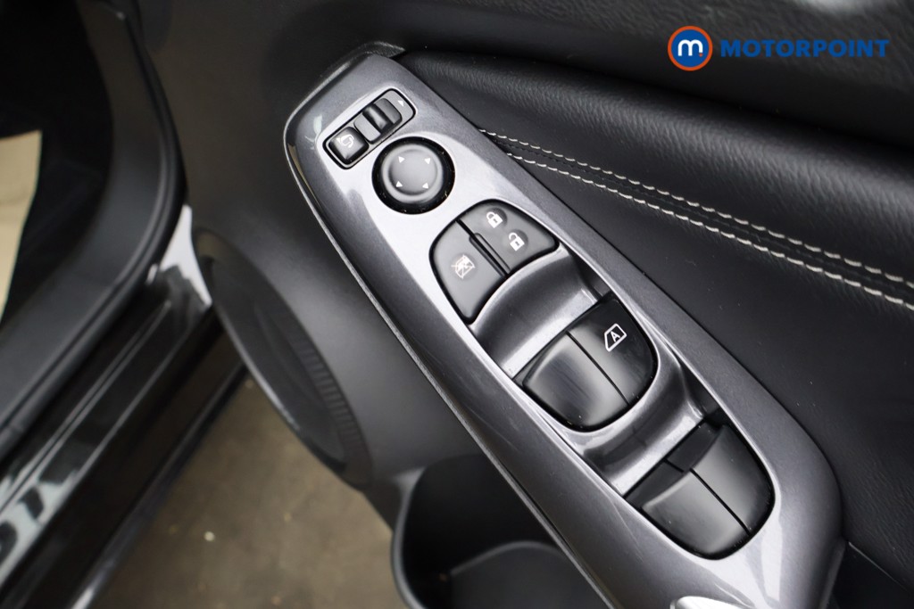 Nissan Juke N-Connecta Manual Petrol SUV - Stock Number (1629358) - 18th supplementary image