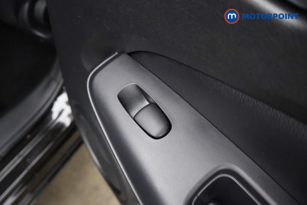 Nissan Juke N-Connecta Manual Petrol SUV - Stock Number (1629358) - 23rd supplementary image