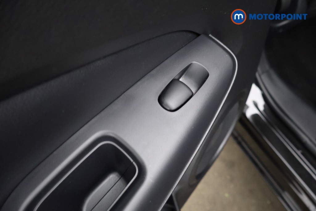 Nissan Juke N-Connecta Manual Petrol SUV - Stock Number (1629358) - 27th supplementary image