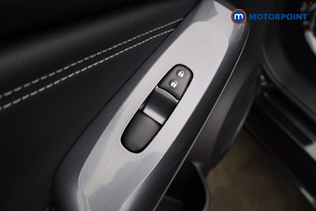 Nissan Juke N-Connecta Manual Petrol SUV - Stock Number (1629358) - 29th supplementary image