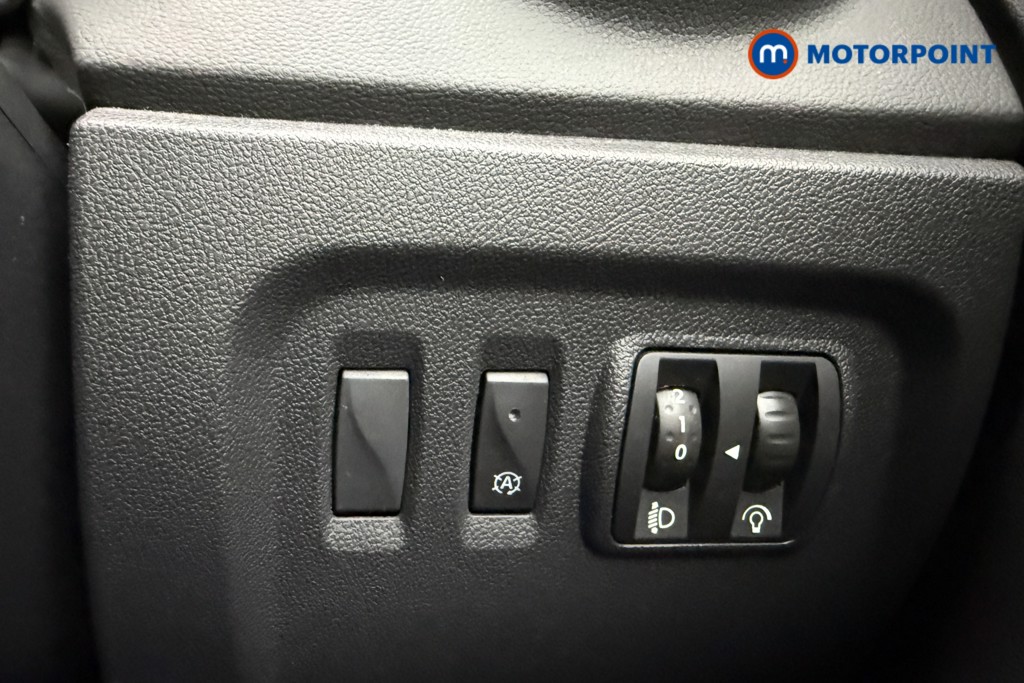 Renault Captur Iconic Manual Petrol SUV - Stock Number (1609883) - 16th supplementary image