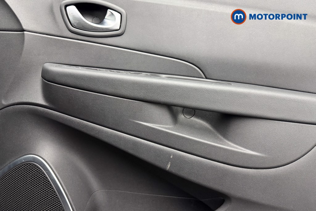 Renault Captur Iconic Manual Petrol SUV - Stock Number (1609883) - 17th supplementary image