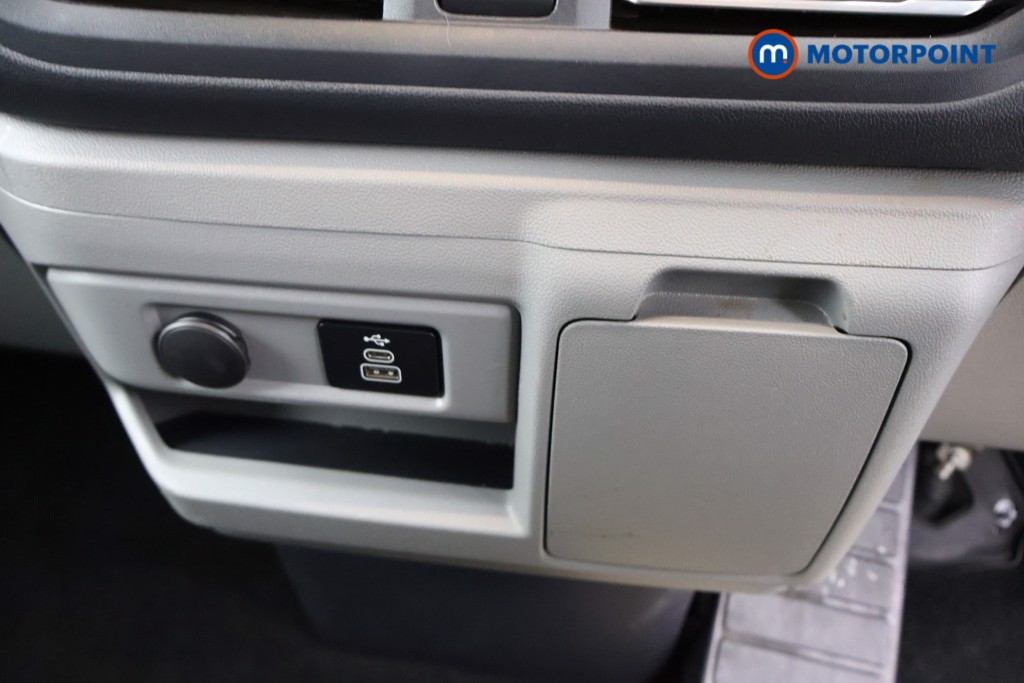 Ford Transit Custom Limited Automatic Diesel Standard Roof Minibus - Stock Number (1610190) - 9th supplementary image