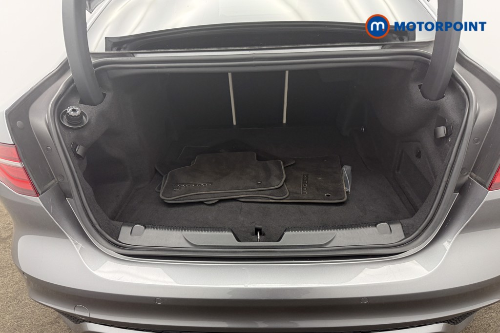 Jaguar XE R-Dynamic Black Automatic Diesel Saloon - Stock Number (1615163) - 6th supplementary image