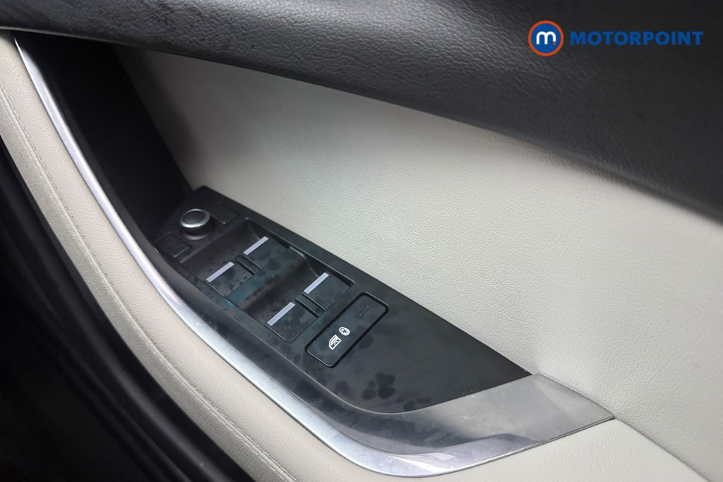 Jaguar XE R-Dynamic Black Automatic Diesel Saloon - Stock Number (1615163) - 16th supplementary image