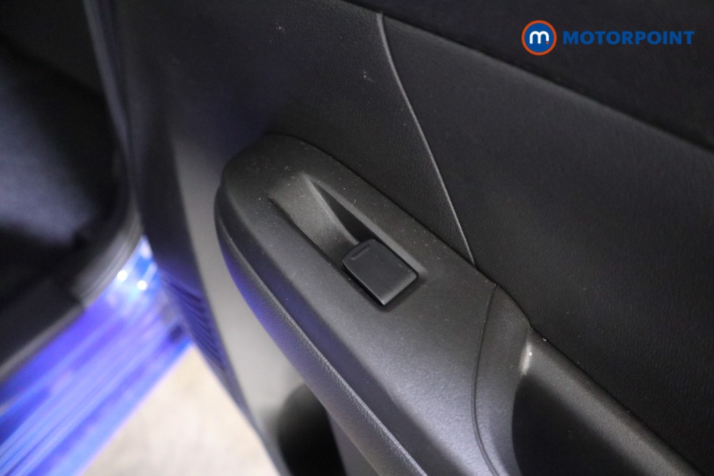 Suzuki Swift Motion Manual Petrol Hatchback - Stock Number (1619121) - 17th supplementary image