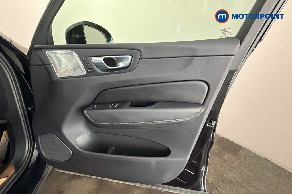 Volvo Xc60 Ultimate Black Edition Automatic Petrol SUV - Stock Number (1624633) - 19th supplementary image