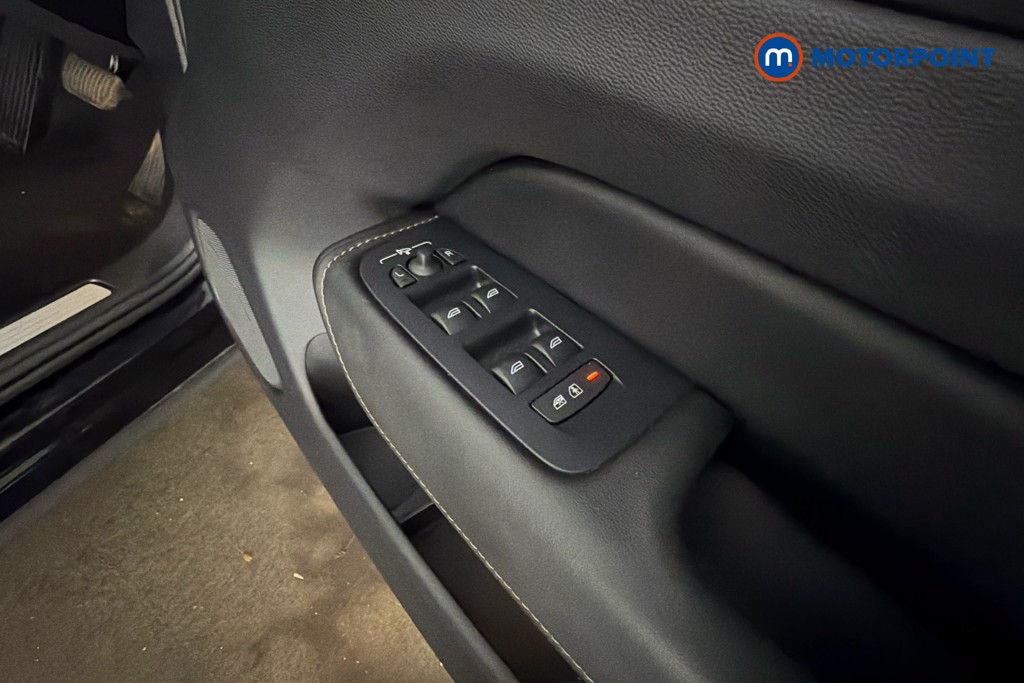 Volvo Xc60 Ultimate Black Edition Automatic Petrol SUV - Stock Number (1624633) - 20th supplementary image