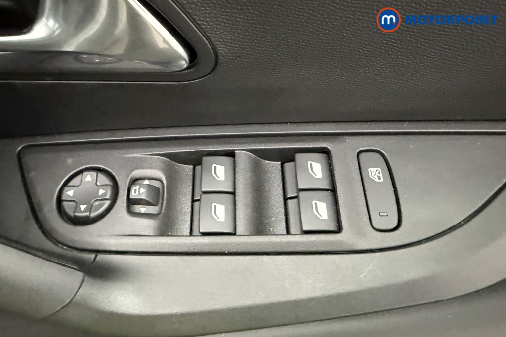 Peugeot 2008 Allure Manual Petrol SUV - Stock Number (1624945) - 15th supplementary image