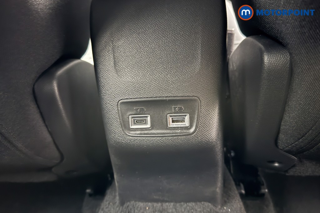 Peugeot 2008 Allure Manual Petrol SUV - Stock Number (1624945) - 17th supplementary image