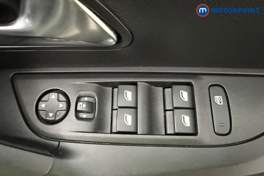 Peugeot 2008 Allure Manual Petrol SUV - Stock Number (1624960) - 16th supplementary image