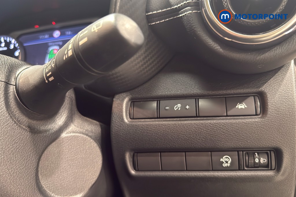 Nissan Juke N-Connecta Automatic Petrol SUV - Stock Number (1626491) - 18th supplementary image