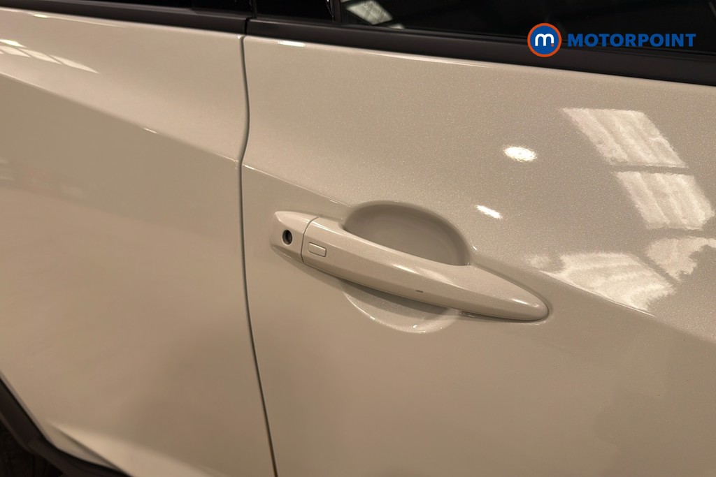 Nissan Juke N-Connecta Automatic Petrol SUV - Stock Number (1626491) - 42nd supplementary image