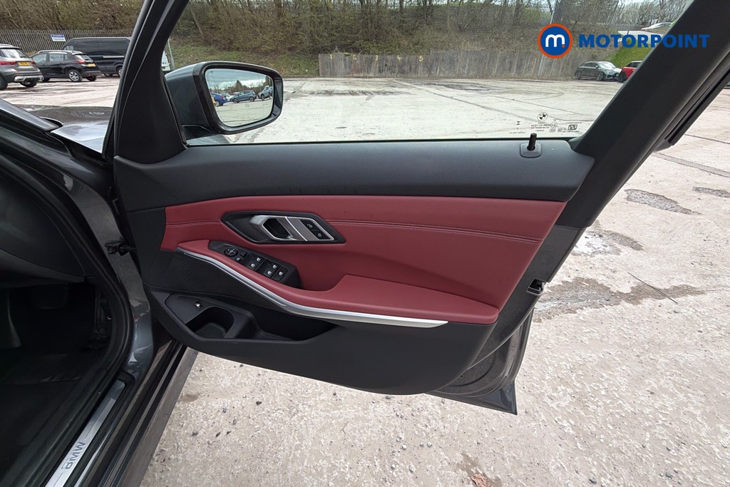 BMW 3 Series Sport Pro Automatic Petrol Plug-In Hybrid Saloon - Stock Number (1628060) - 19th supplementary image
