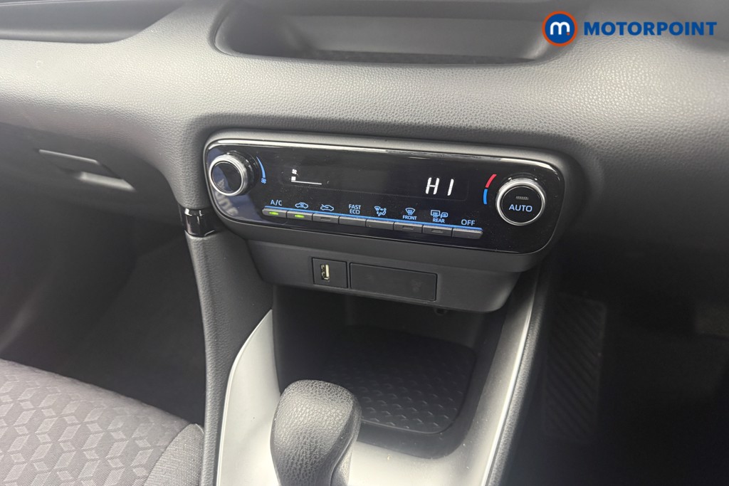 Toyota Yaris Icon Automatic Petrol-Electric Hybrid Hatchback - Stock Number (1629158) - 4th supplementary image