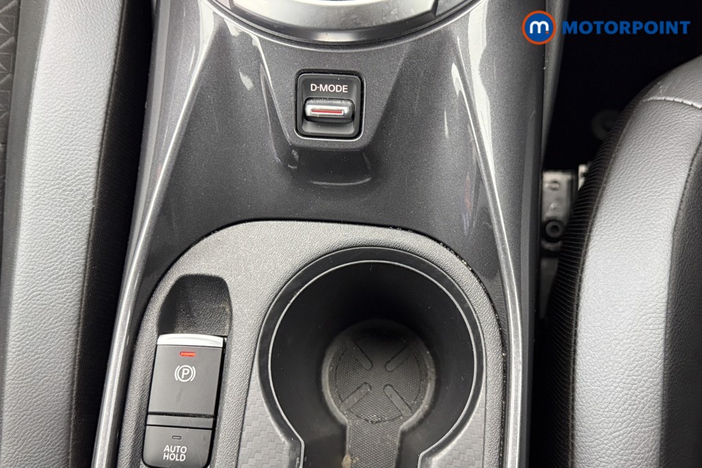 Nissan Juke N-Connecta Manual Petrol SUV - Stock Number (1629360) - 7th supplementary image