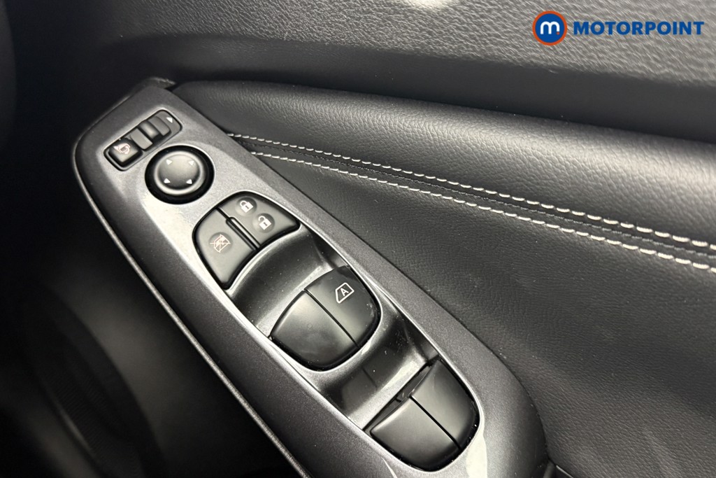 Nissan Juke N-Connecta Manual Petrol SUV - Stock Number (1629360) - 10th supplementary image