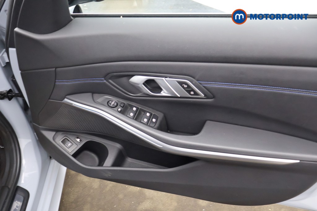 BMW 3 Series M Sport Automatic Petrol Plug-In Hybrid Estate - Stock Number (1629415) - 12th supplementary image