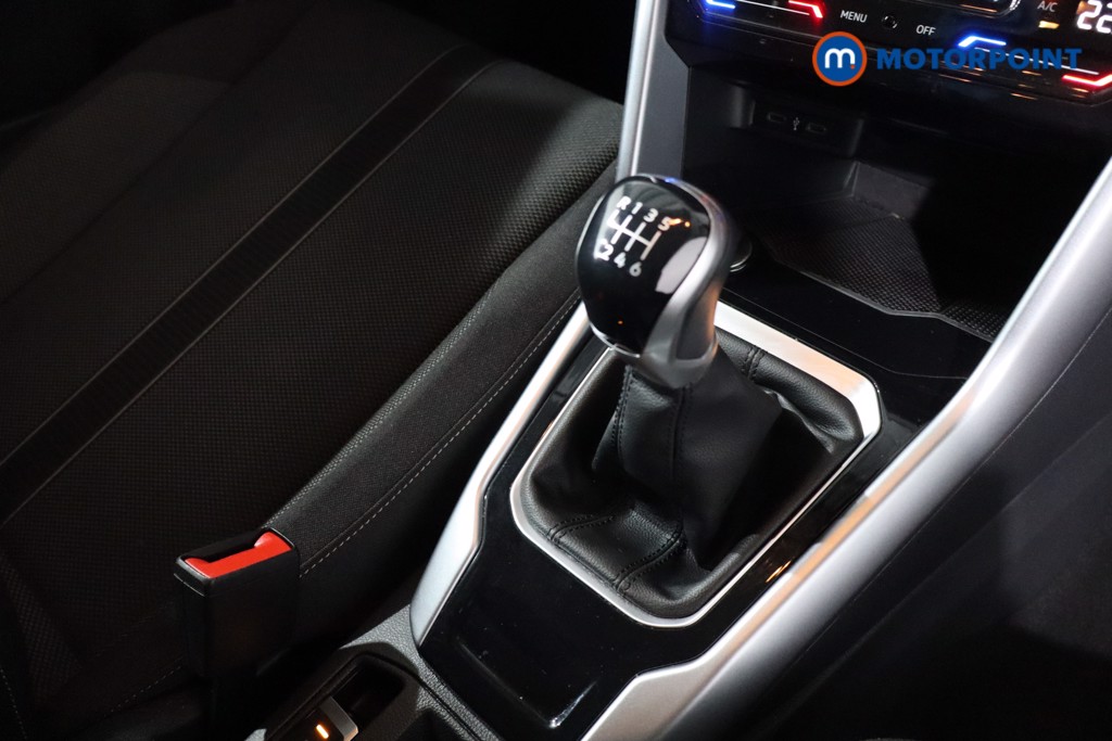 Volkswagen T-Roc Life Manual Petrol SUV - Stock Number (1630845) - 18th supplementary image