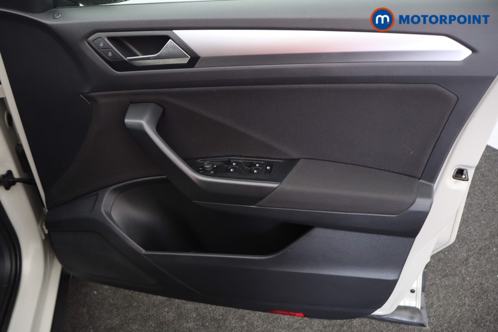 Volkswagen T-Roc Life Manual Petrol SUV - Stock Number (1611669) - 12th supplementary image