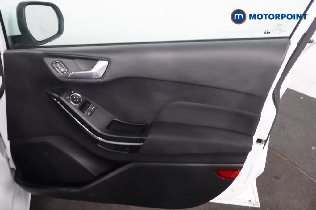 Ford Fiesta Zetec Manual Petrol Hatchback - Stock Number (1622117) - 6th supplementary image