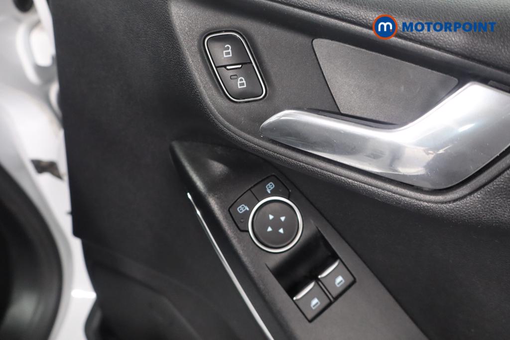 Ford Fiesta Zetec Manual Petrol Hatchback - Stock Number (1622117) - 7th supplementary image